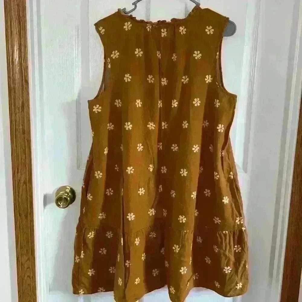 Women’s Floral Dress with Pockets! - Picture 5 of 5